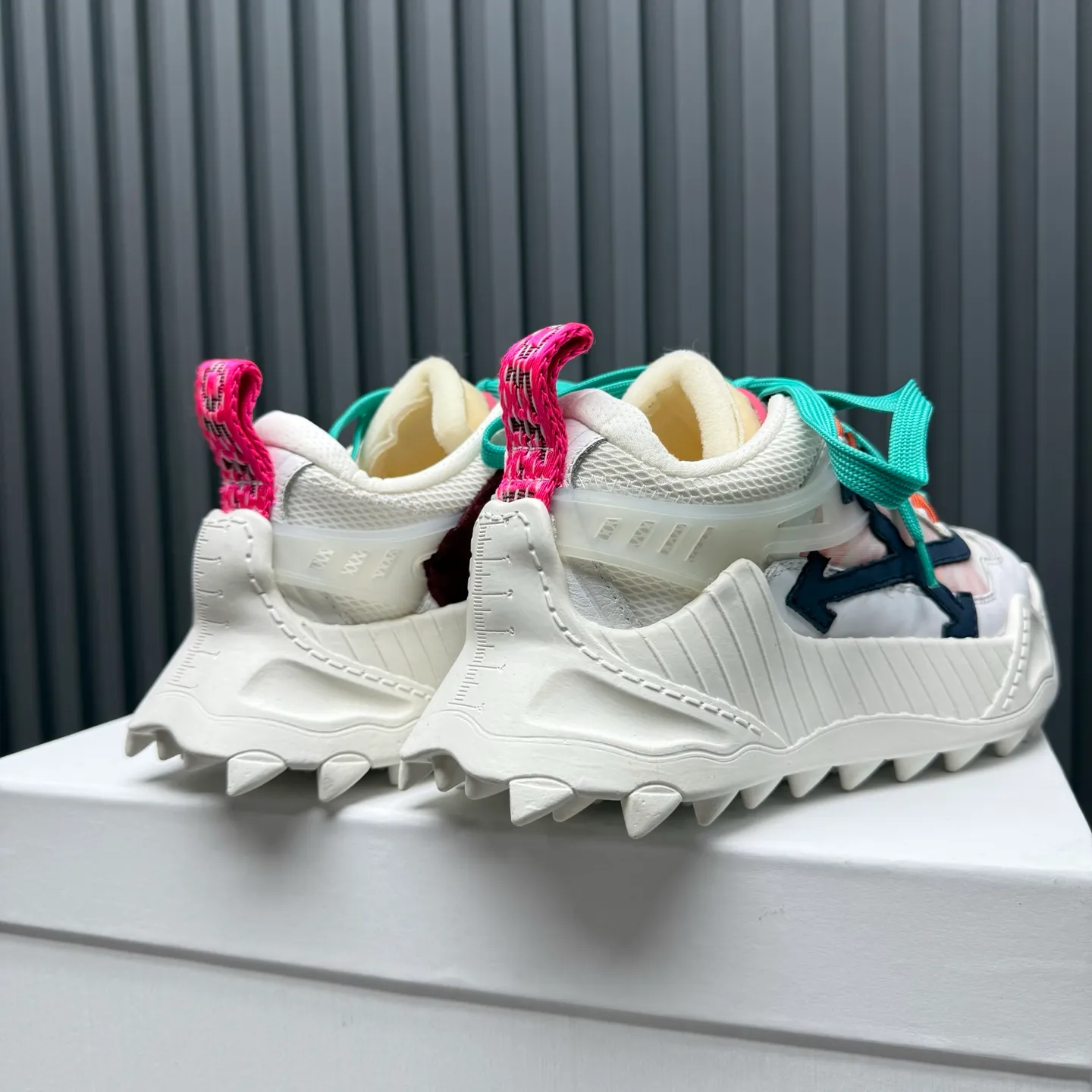 P680 OFF WHITE⚡️Couple style⚡️ Size: 35-40 women’s style 39-46 men’s style